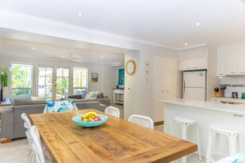Sandy Beach Resort - Palm Beach Accommodation 1
