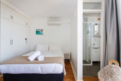 Seaside Studio Apartment - North Fremantle - Palm Beach Accommodation 3