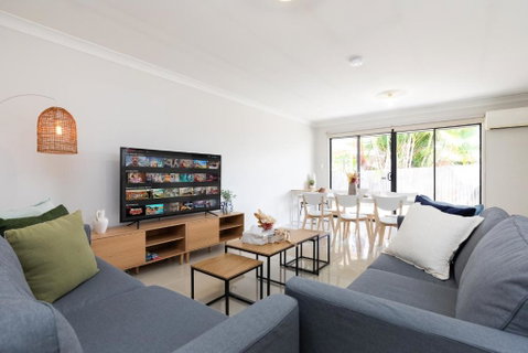 Smart Suites Self Check-in Apartments - S Stockport - Palm Beach Accommodation 0