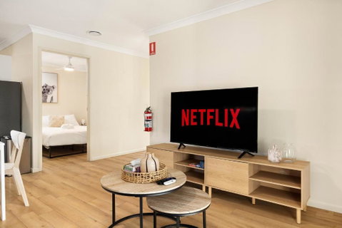 Smart Suites Self Check-in Apartments - S Stockport - Palm Beach Accommodation 3