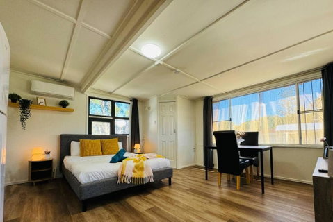 Shops Across St! Cute Studio In Salisbury - Palm Beach Accommodation 3