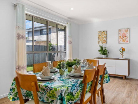 Spacious Newly Furnished 4BD Family Retreat - Palm Beach Accommodation 1