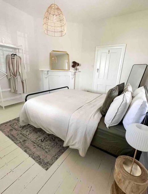 Telegraph Station Stays - Palm Beach Accommodation 0