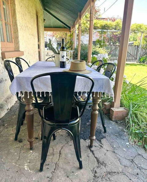 Telegraph Station Stays - Palm Beach Accommodation 1