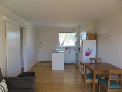 Beachside Rest - Palm Beach Accommodation 2