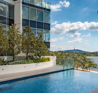 Beautiful Modern Lake View Apartment - Palm Beach Accommodation
