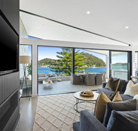 Beauty on Booker Bay - Palm Beach Accommodation