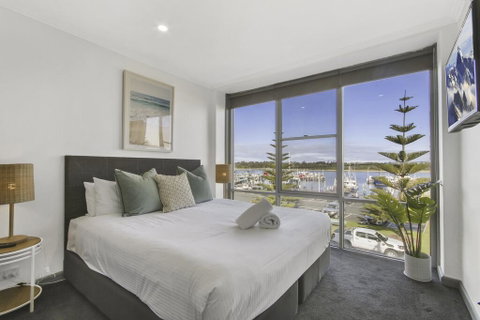 Bellevue On The Lakes - Palm Beach Accommodation 2