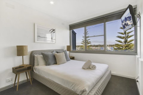 Bellevue On The Lakes - Palm Beach Accommodation 3