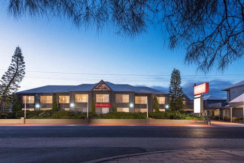 Bellevue On The Lakes - Palm Beach Accommodation 0