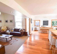 Best Location in Hobart Luxury 4 bedroom with stunning views - Palm Beach Accommodation
