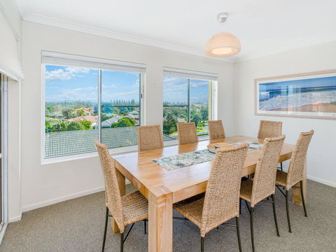 Bindaree 9 - Spectacular Views - Palm Beach Accommodation 1