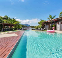 Blue Lagoon Lakeside Apartment - Palm Beach Accommodation