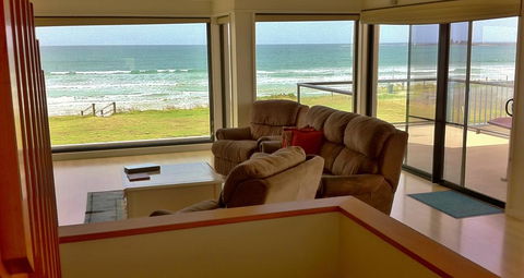 Boathouse Holiday House - Palm Beach Accommodation 0