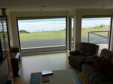 Boathouse Holiday House - Palm Beach Accommodation 2
