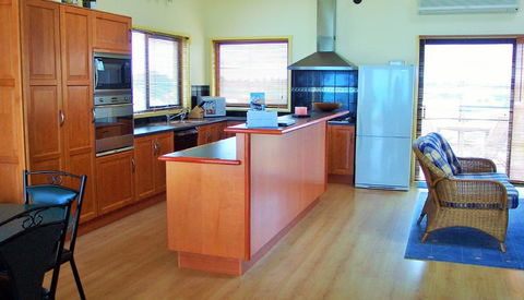 Boathouse Holiday House - Palm Beach Accommodation 1