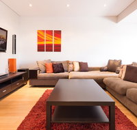 Bold modern 1 bed 10 mins from the city - Palm Beach Accommodation