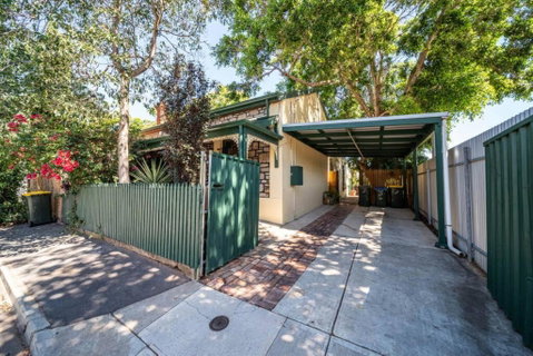 The Spotted Cow,city Fringe,pet Friendly-Free Wine - Palm Beach Accommodation 1