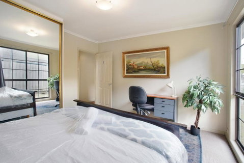 Three Bedroom Sweet Retreat In Coburg - Palm Beach Accommodation 3