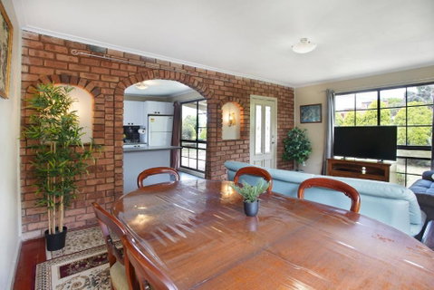 Three Bedroom Sweet Retreat In Coburg - Palm Beach Accommodation 2