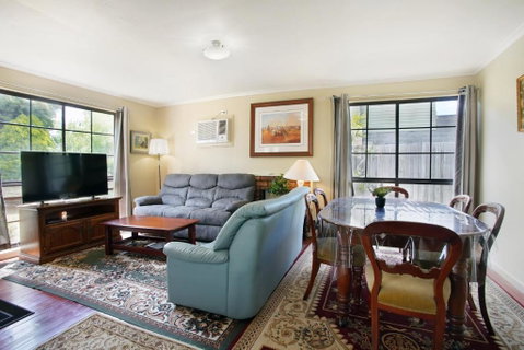 Three Bedroom Sweet Retreat In Coburg - Palm Beach Accommodation 0