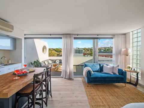 XQ Collection La Casa De Frida - Modern Studio With Balcony - Palm Beach Accommodation 2