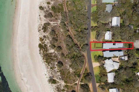 XYZ Holiday Home - Palm Beach Accommodation 0