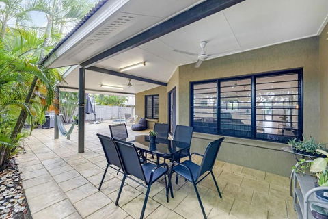 Ah Mat Bungalow - Tropical Darwin Stay With Pool - Palm Beach Accommodation 3