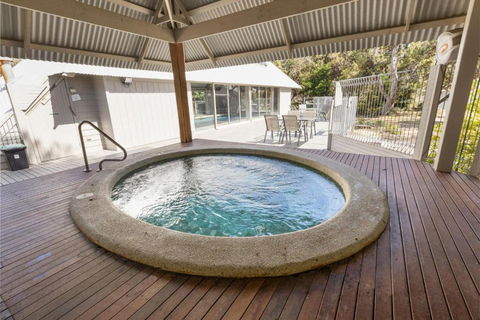 Amphion - Waterfront Retreat - Palm Beach Accommodation 4
