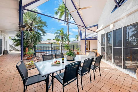 An Absolute Poolside Break By Casuarina Beach - Palm Beach Accommodation 1