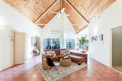 An Absolute Poolside Break By Casuarina Beach - Palm Beach Accommodation 2