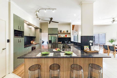 An Absolute Poolside Break By Casuarina Beach - Palm Beach Accommodation 3