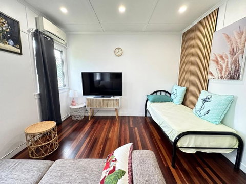 Zen Escape Guest House- Hidden Little Gem, Funky Corner, Boutique Granny Flat - Palm Beach Accommodation 3