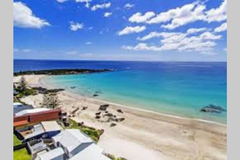 Zoo Villas: Villa Giraffe - Central Wynyard - Palm Beach Accommodation 0