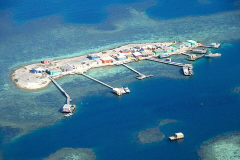 Abrolhos Islands Fixed-Wing Scenic Flight - Palm Beach Accommodation 3