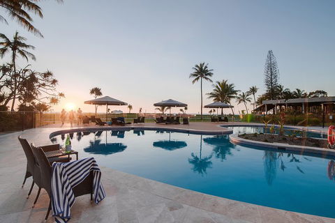 Tangalooma Island Resort Whale Watching Day Cruise With Dolphin Feeding - Palm Beach Accommodation 4